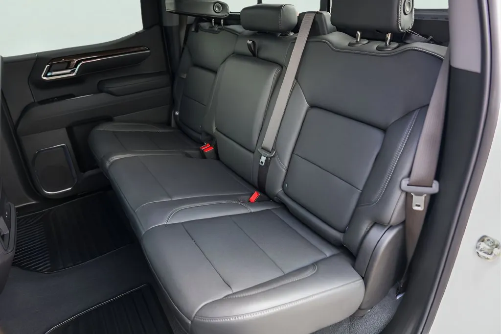 Chevrolet Silverado photo 27