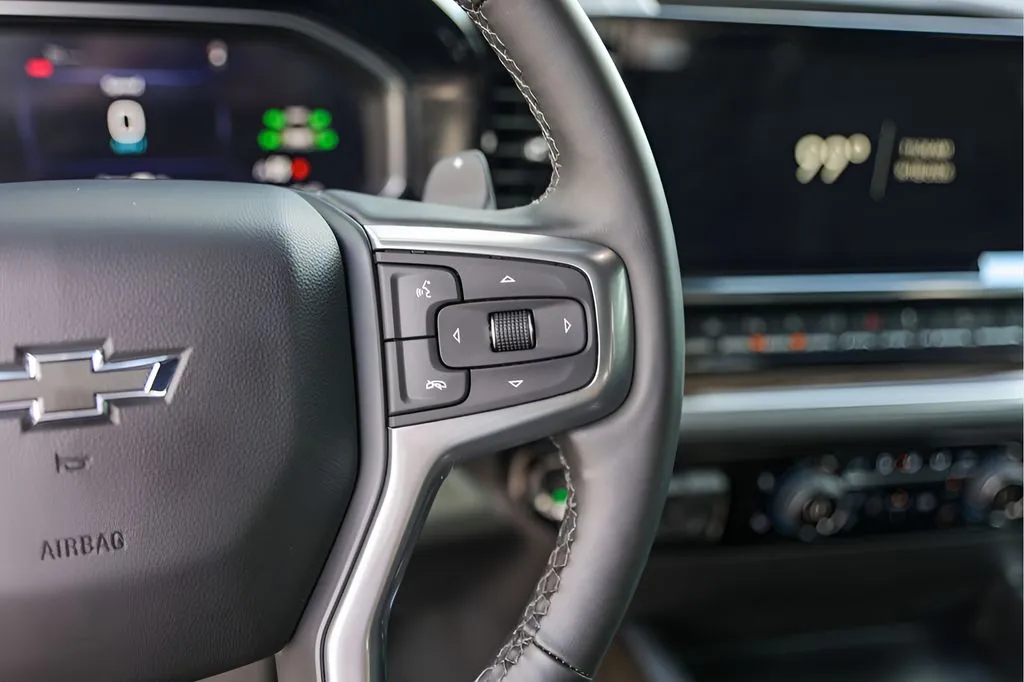 Chevrolet Silverado photo 16