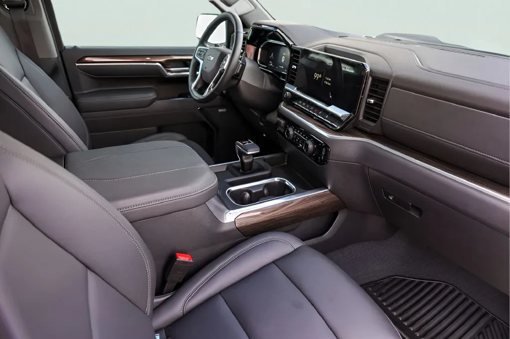 Chevrolet Silverado photo 32