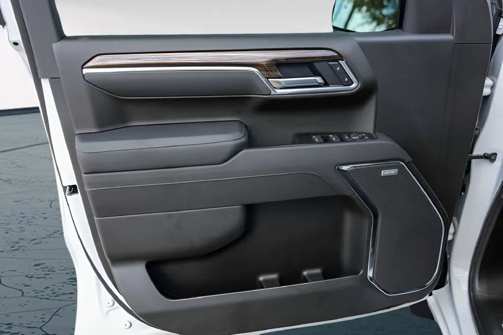 Chevrolet Silverado photo 26