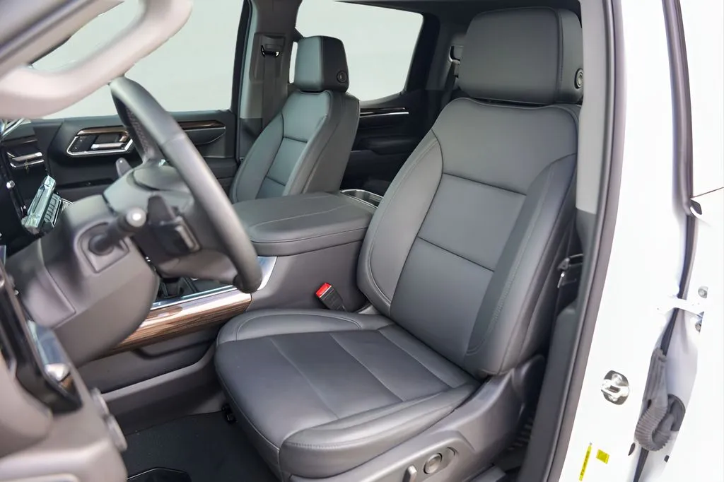 Chevrolet Silverado photo 10