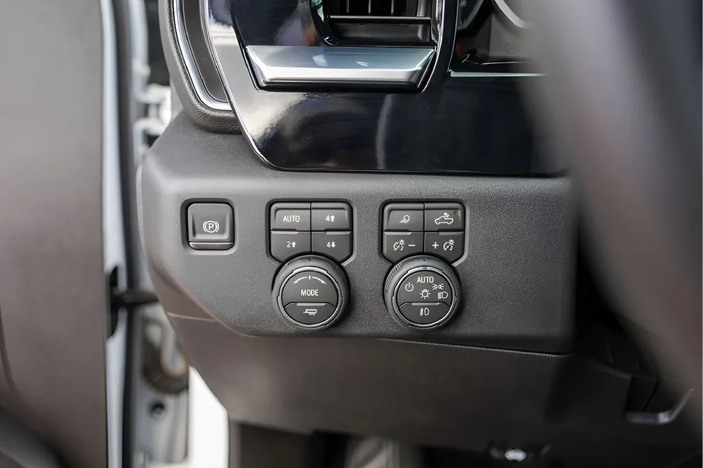Chevrolet Silverado photo 18