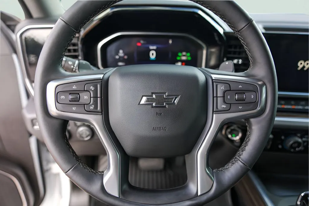Chevrolet Silverado photo 15