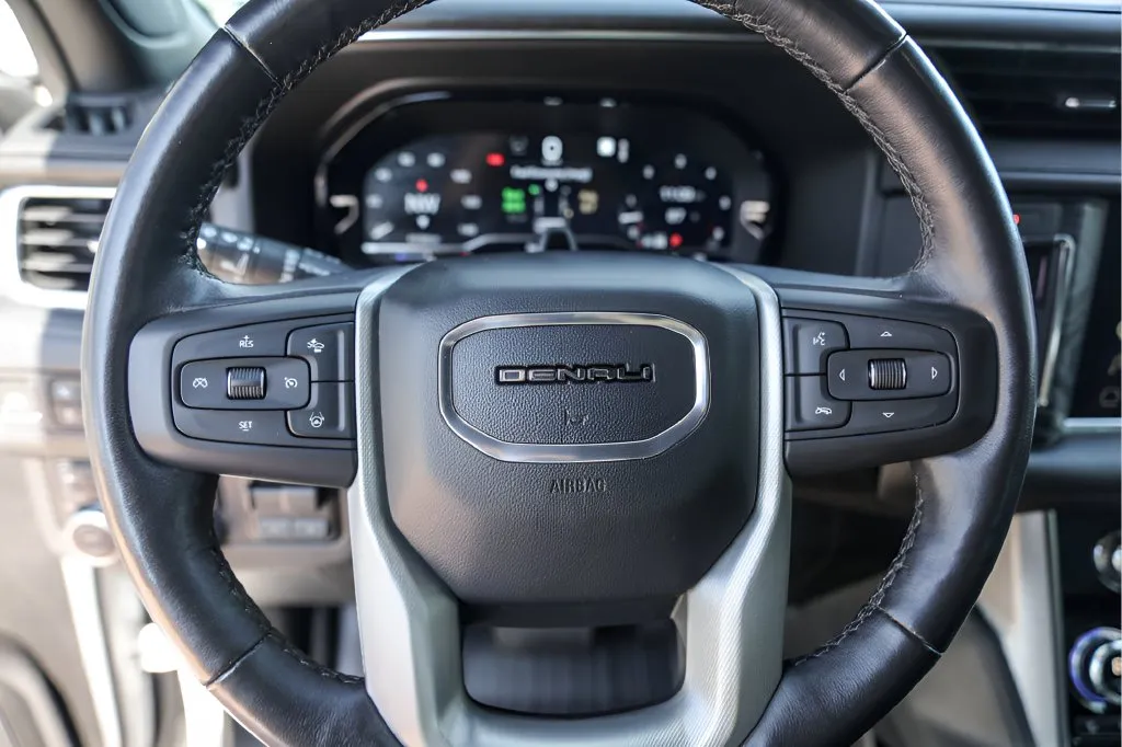 GMC Yukon XL photo 15