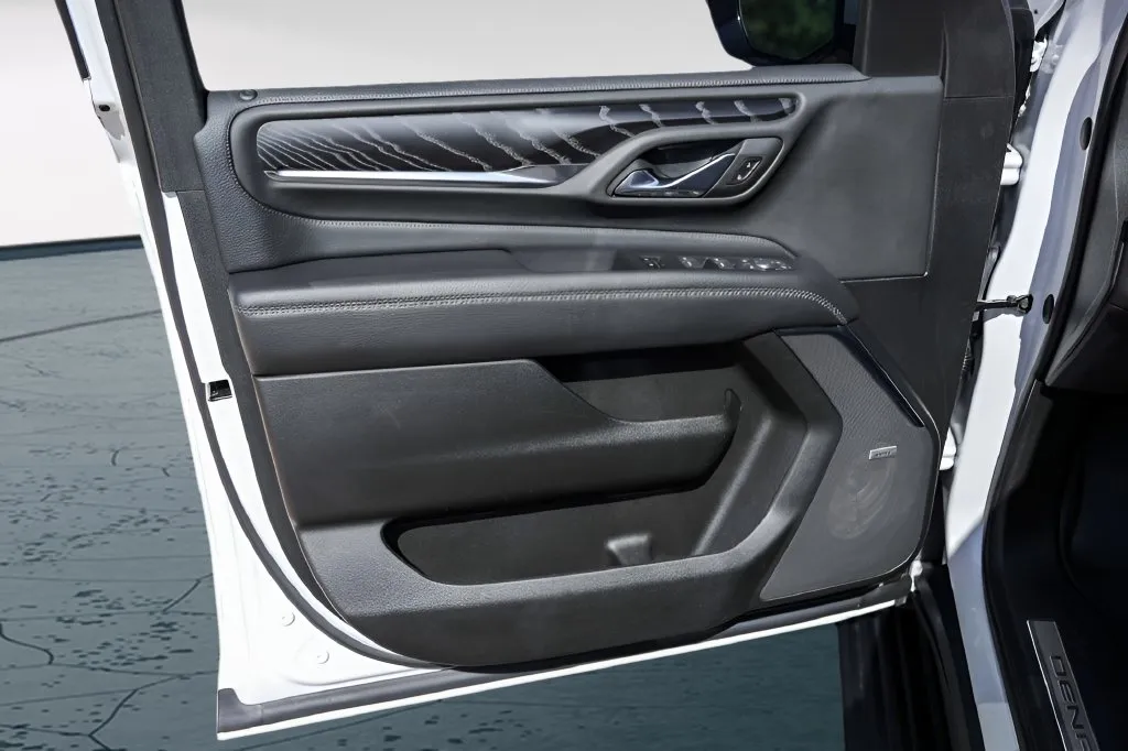 GMC Yukon XL photo 28