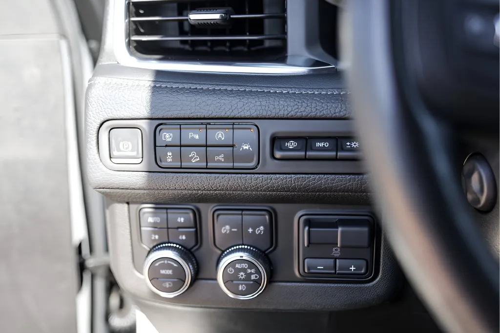 GMC Yukon XL photo 18