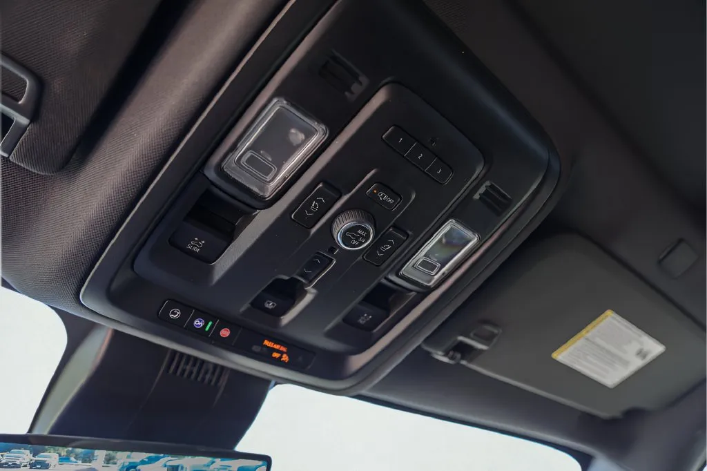 Chevrolet Suburban photo 24
