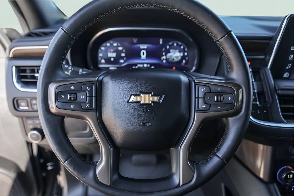 Chevrolet Suburban photo 15