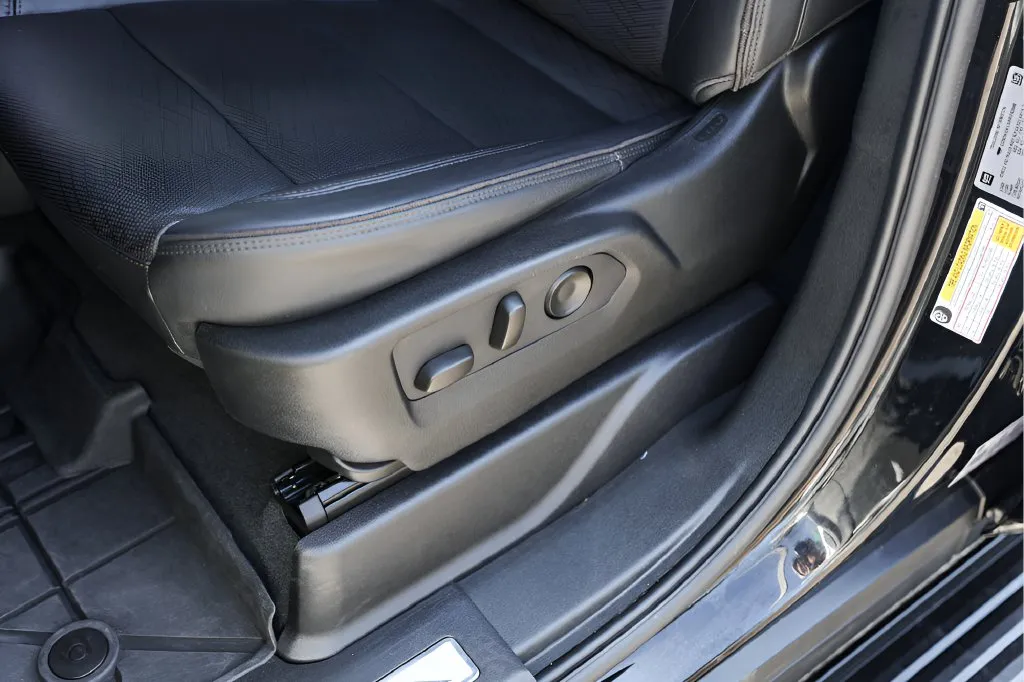 Chevrolet Suburban photo 11