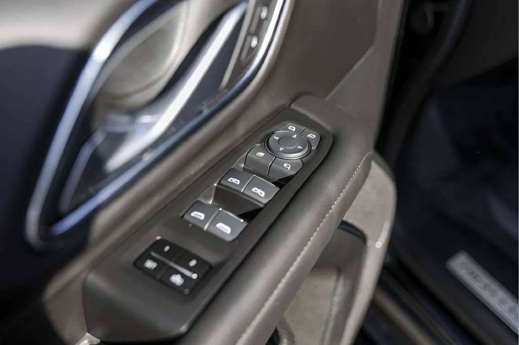 Chevrolet Suburban photo 26