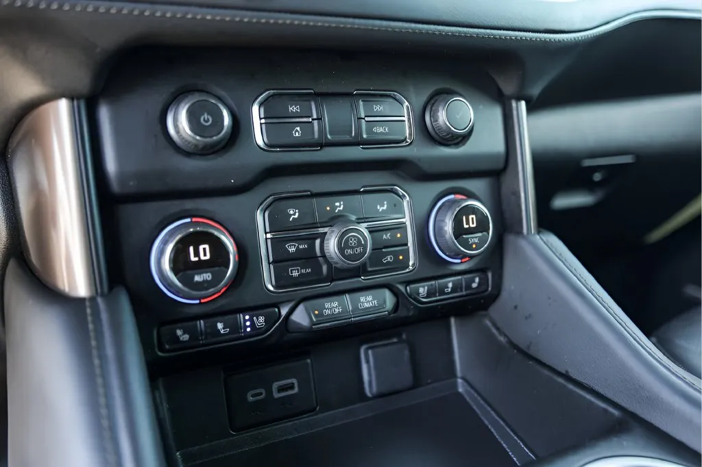 Chevrolet Suburban photo 22