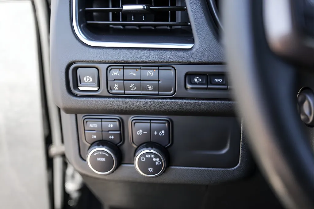 Chevrolet Suburban photo 18