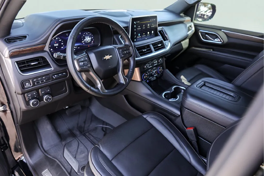 Chevrolet Suburban photo 13