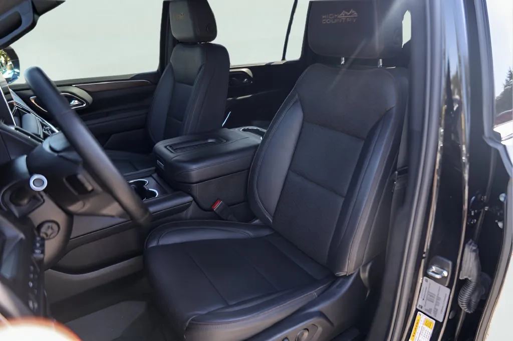 Chevrolet Suburban photo 10