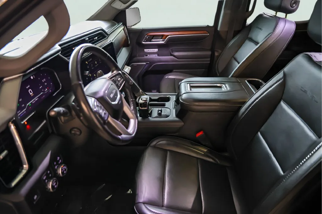 GMC Sierra photo 11