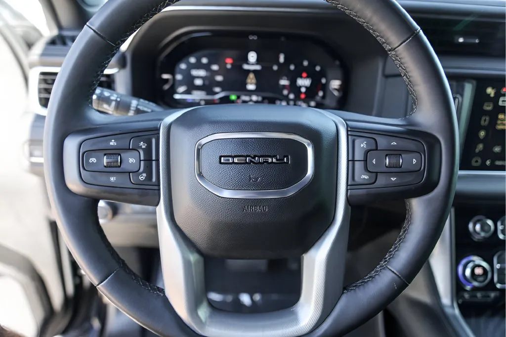 GMC Yukon XL photo 14