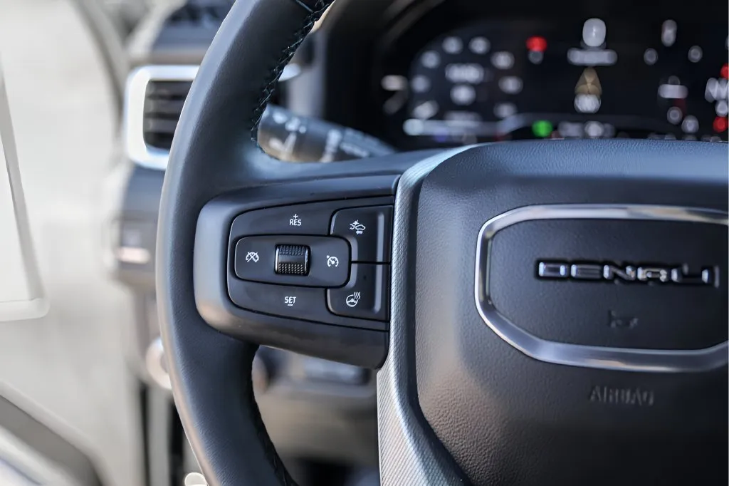 GMC Yukon XL photo 16