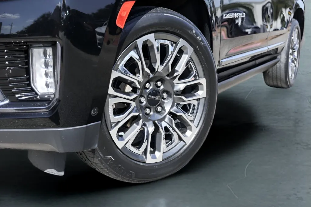 GMC Yukon photo 4