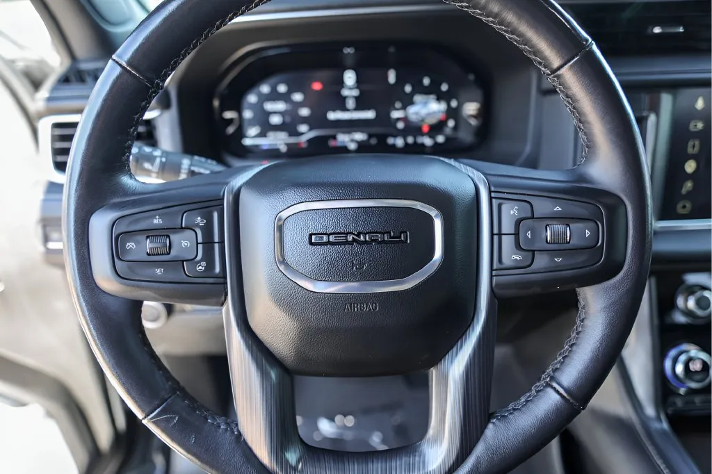 GMC Yukon photo 15