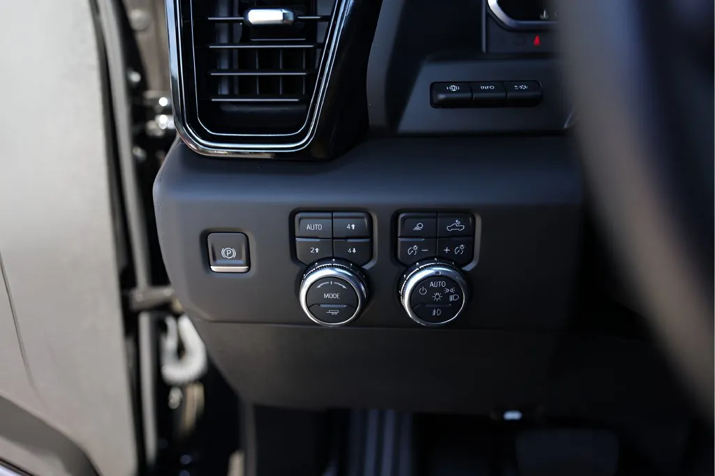 GMC Sierra photo 18