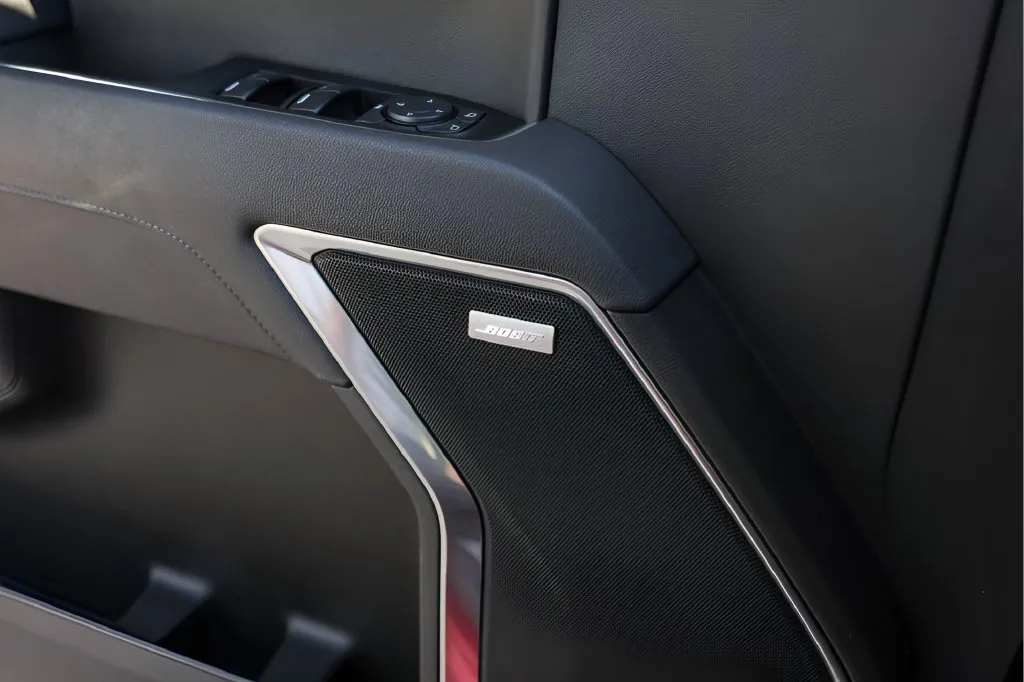 Chevrolet Silverado photo 23