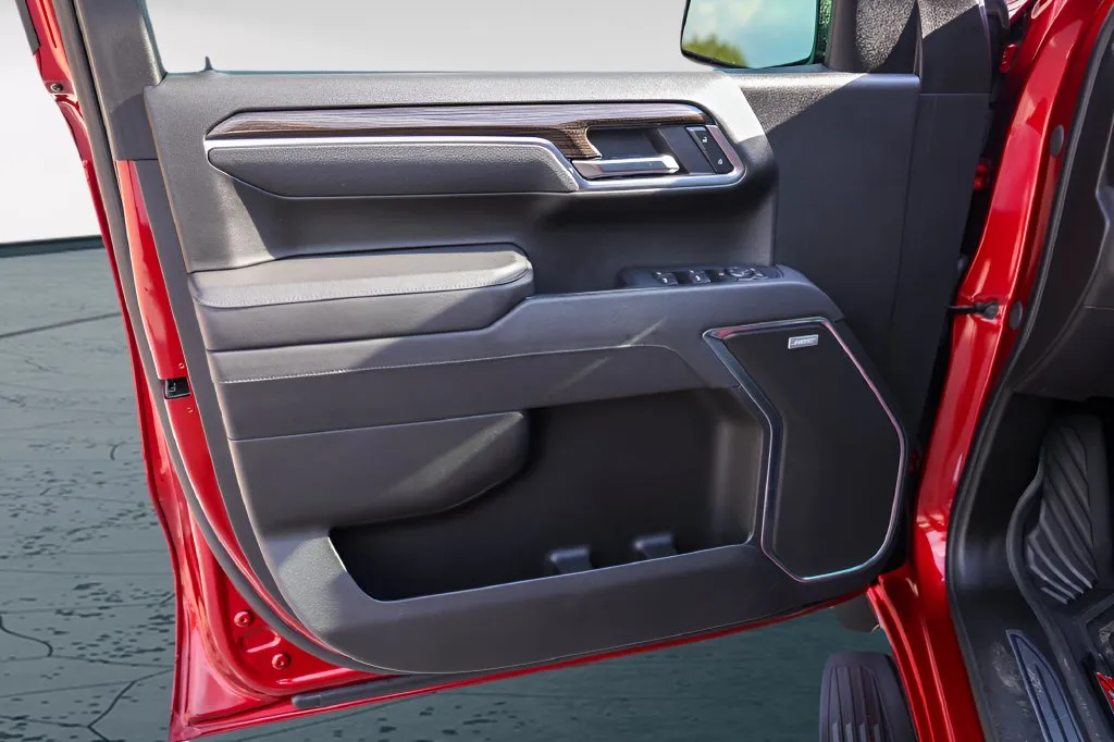 Chevrolet Silverado photo 25
