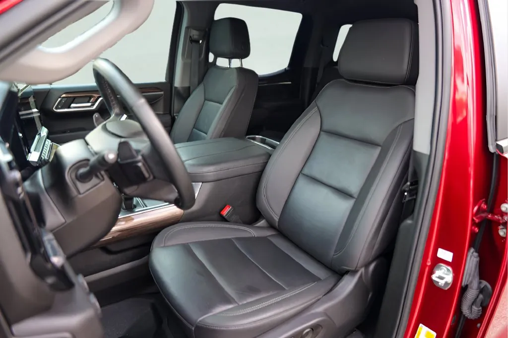 Chevrolet Silverado photo 9