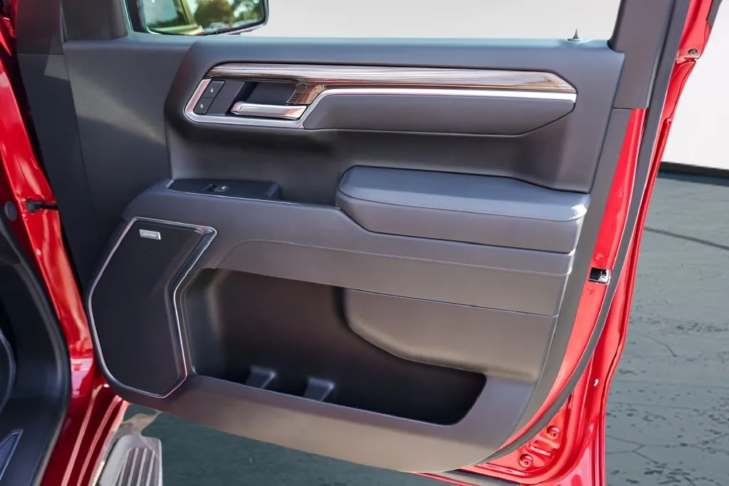 Chevrolet Silverado photo 30