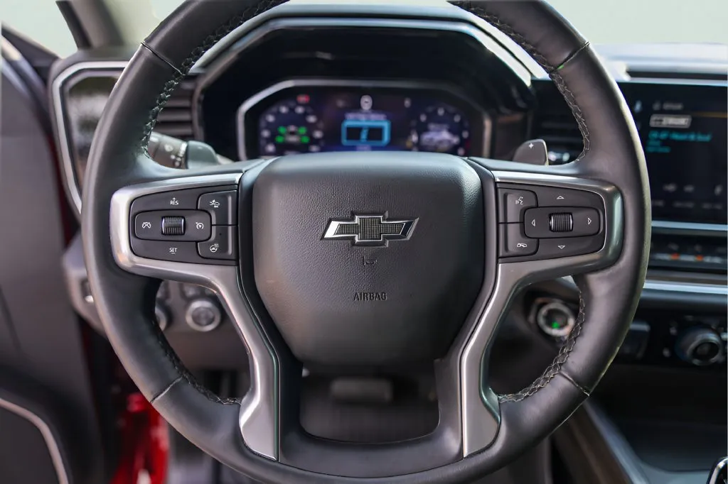 Chevrolet Silverado photo 14