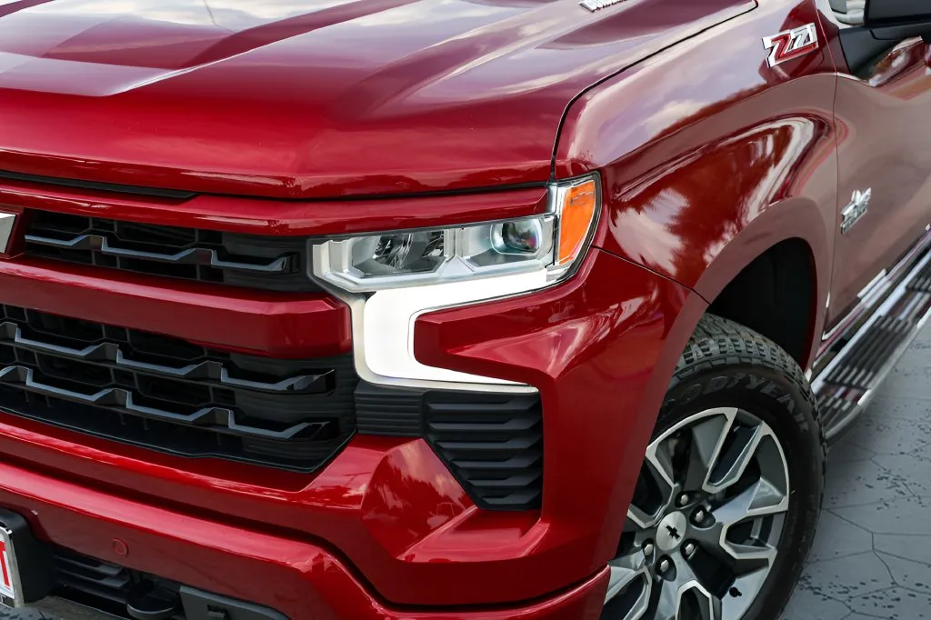 Chevrolet Silverado photo 2