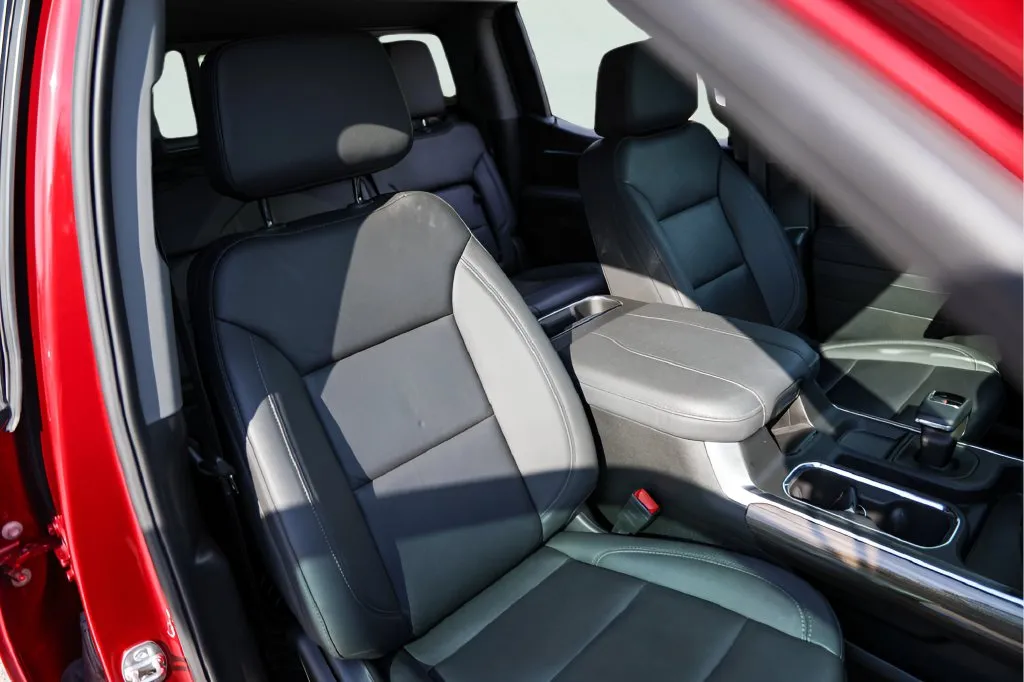 Chevrolet Silverado photo 32