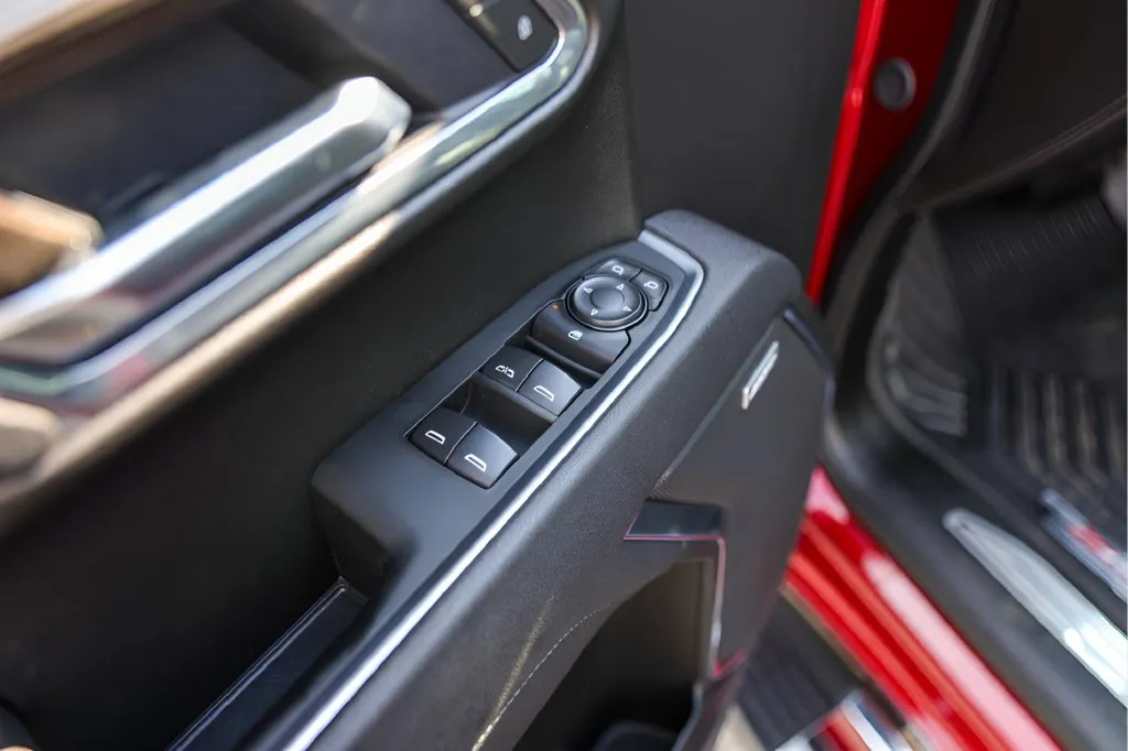 Chevrolet Silverado photo 24