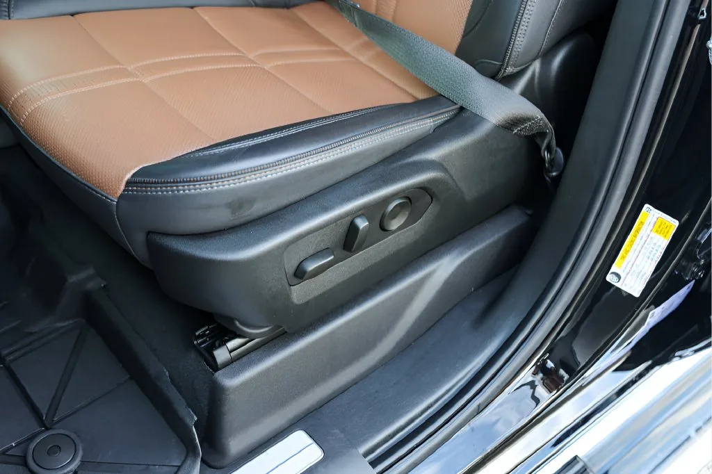 Chevrolet Silverado photo 10