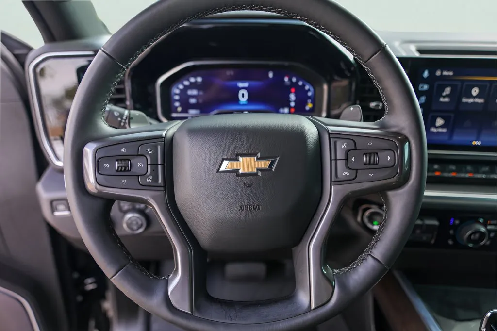 Chevrolet Silverado photo 14