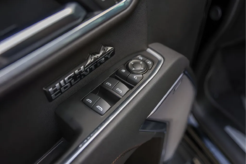 Chevrolet Silverado photo 24