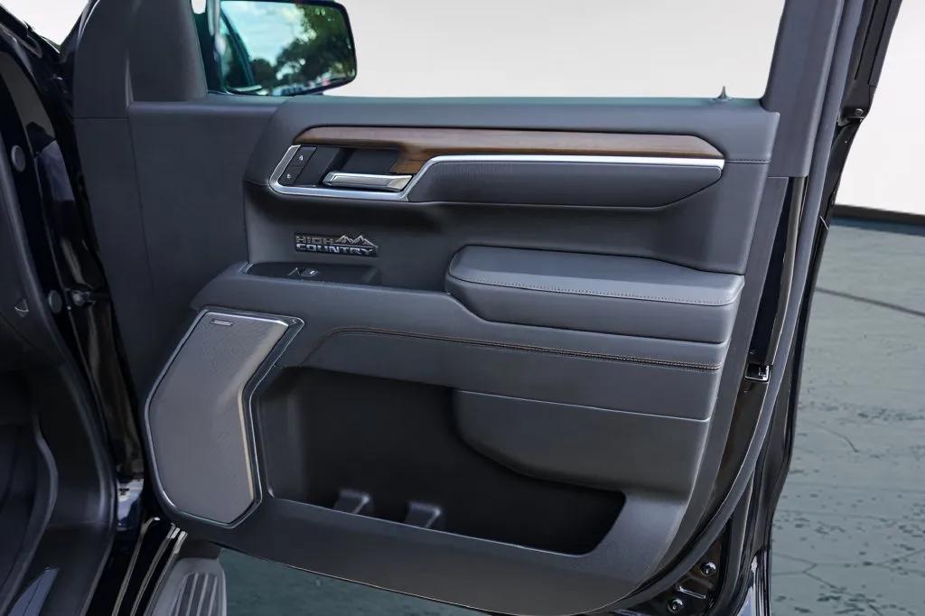 Chevrolet Silverado photo 30