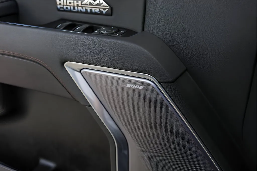 Chevrolet Silverado photo 23