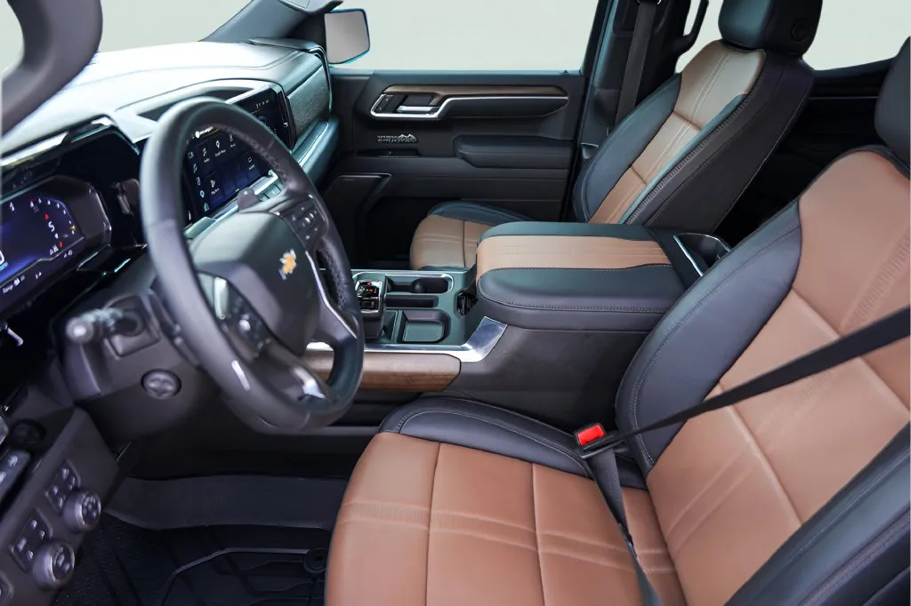 Chevrolet Silverado photo 11