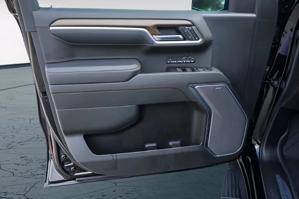 Chevrolet Silverado photo 25