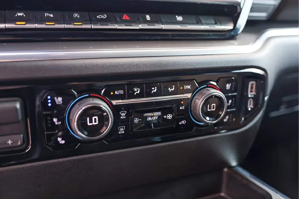 Chevrolet Silverado photo 20