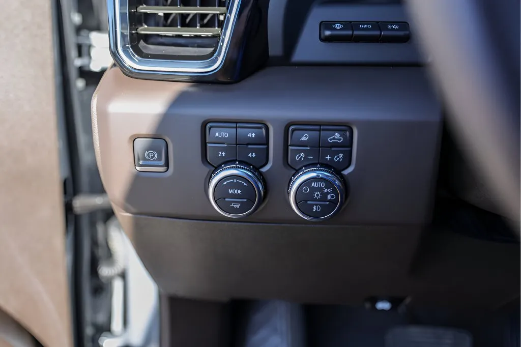 GMC Sierra photo 18
