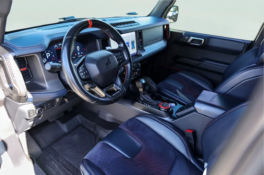 Ford Bronco photo 12