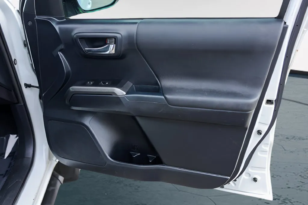 Toyota Tacoma photo 30