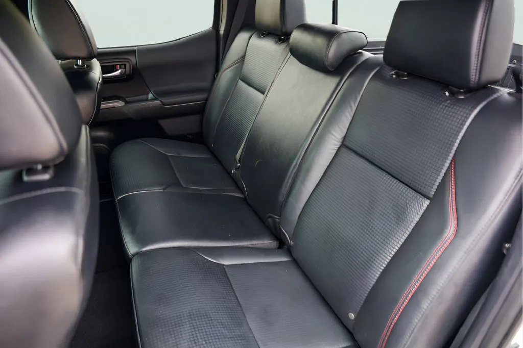 Toyota Tacoma photo 26