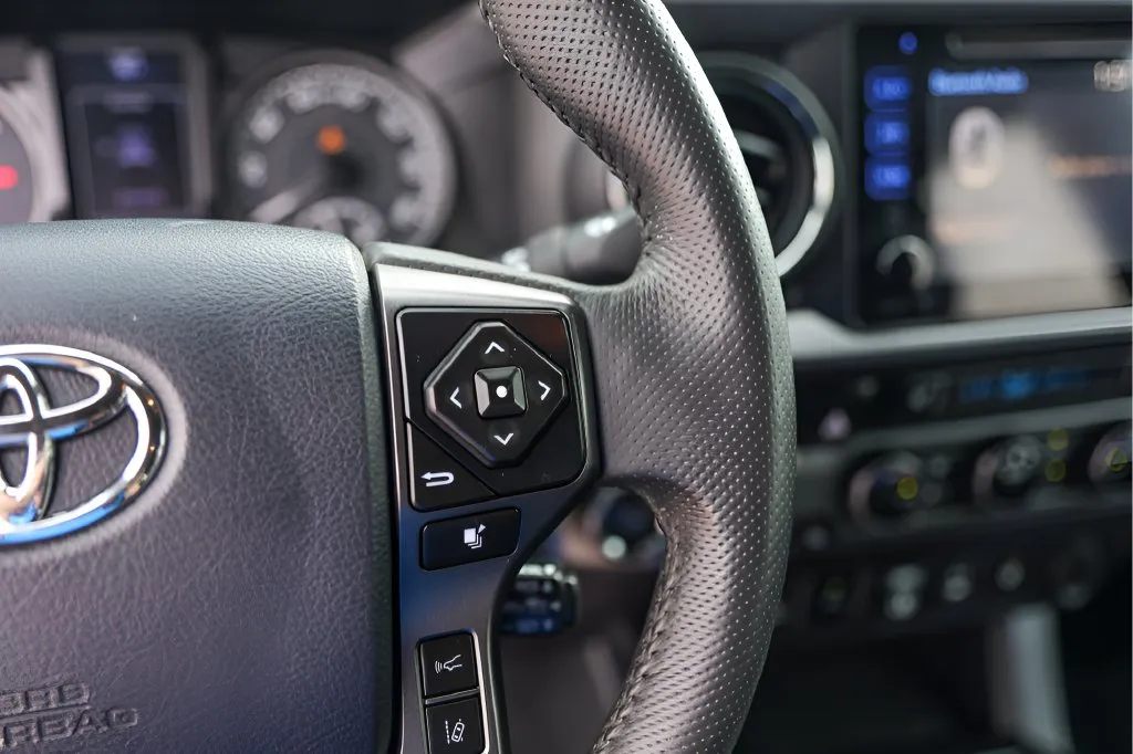 Toyota Tacoma photo 15