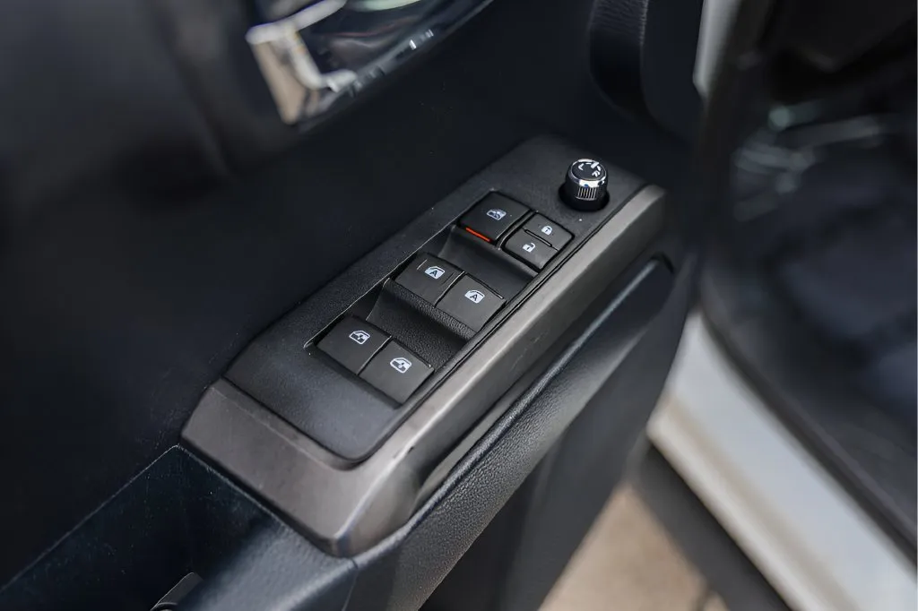 Toyota Tacoma photo 24