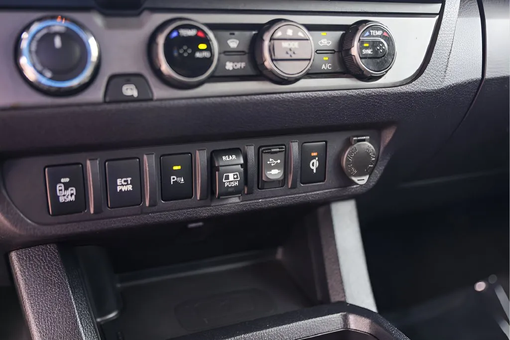 Toyota Tacoma photo 21