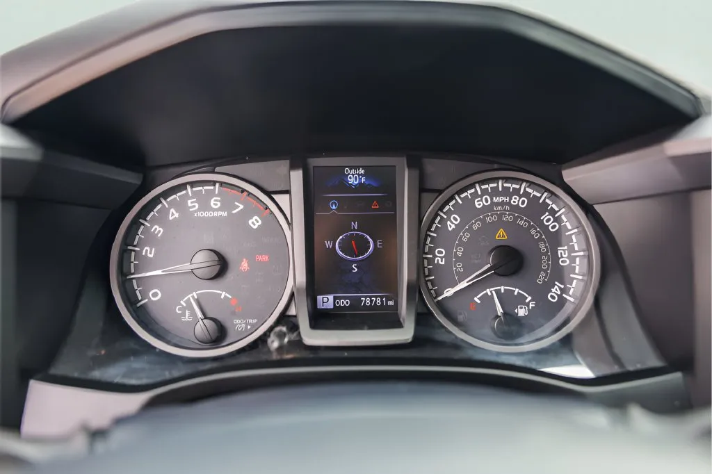 Toyota Tacoma photo 13