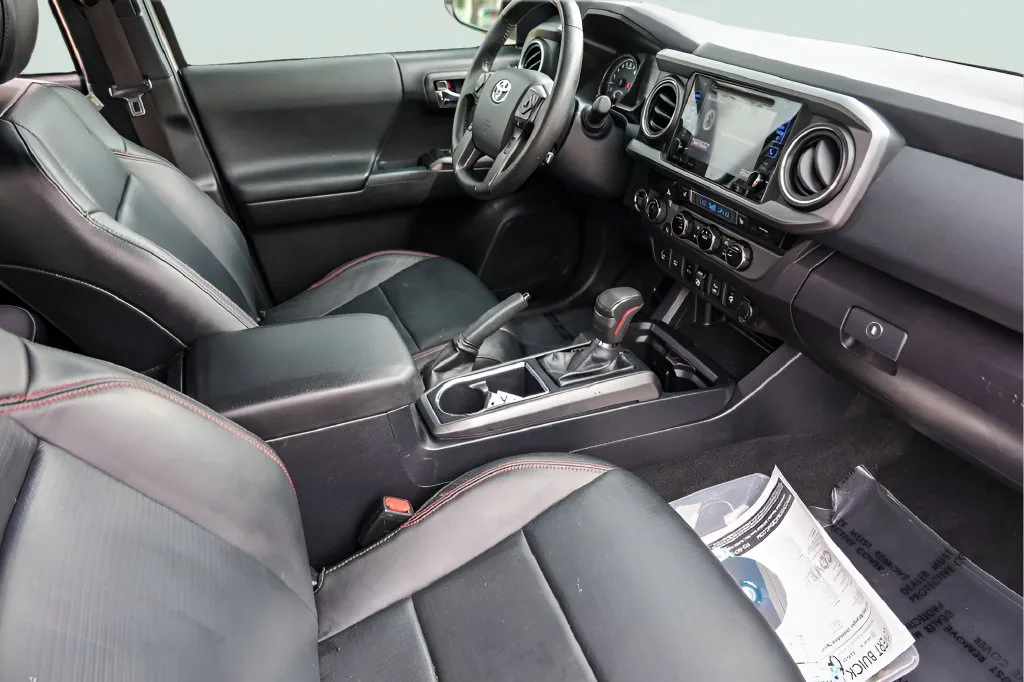 Toyota Tacoma photo 31