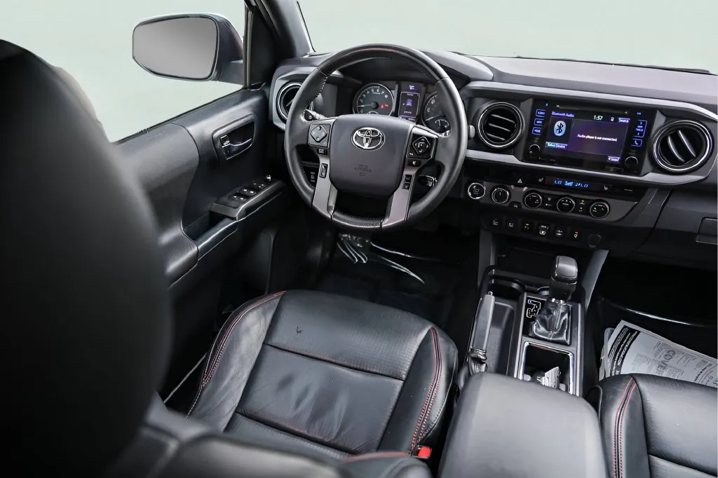 Toyota Tacoma photo 28